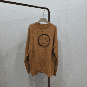 Oglanlar üçin niýetlenen moda switer.