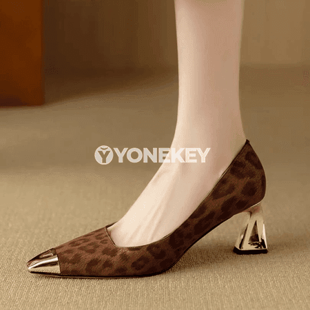 Aýal-gyzlar üçin leopard nagşly beýik ökjeli puntaly köwüşler