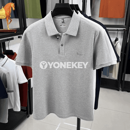 Erkekler üçin ýeňil, gysga ýeňli klassiki polo köýnek