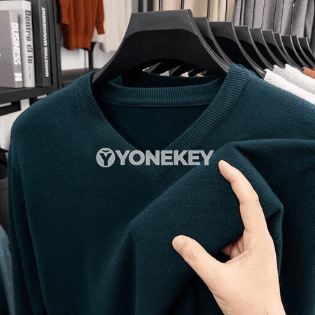 Erkekler üçin ýyly V boýun trikotaž köýnek, giň kesim