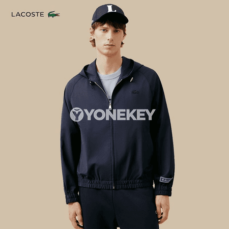 Erkekler üçin Lacoste markaly ýuka kurtka.