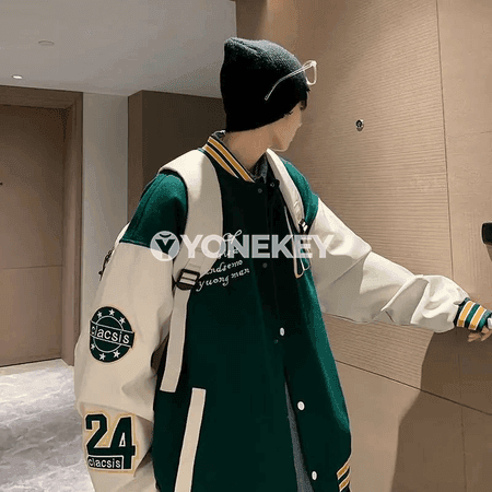 Erkekler üçin gündelik jaket — nagyşly, ýeňil, köptaraply
