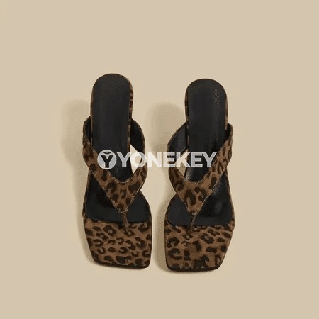 Aýal-gyzlar üçin leopar çaply tomus sandallary, ýokary ökjeli