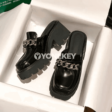 Aýallar üçin platformaly beýik ökjeli metal zynjyrly döwrebap şypbyk