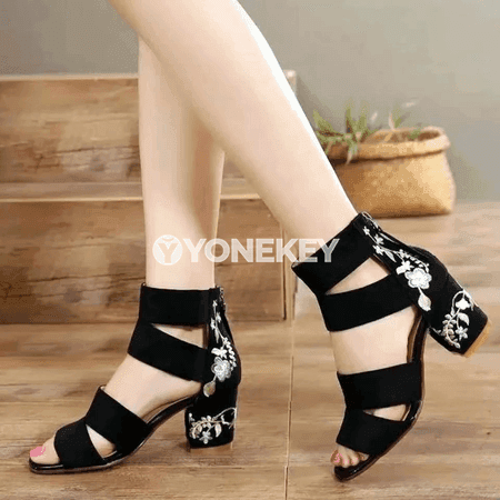 Zenanlar üçin ýazlyk açyk burunly dabany orta sandal