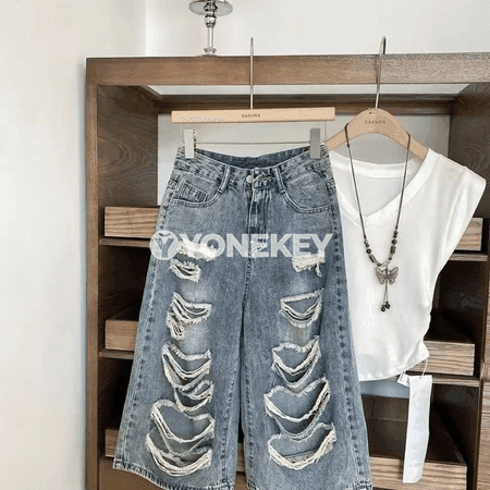 Zenanlar üçin giň kesimli denim şortik, retro stil