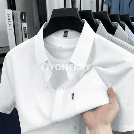 Erkekler üçin ýeňil, dem alýan gysga ýeňli zolakly köýnek