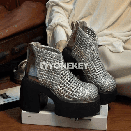 Açyklykly platformaly zenan ökçeli tufli, döwrebap we ýeňil