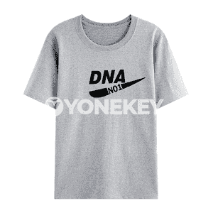 Oglanlar üçin niýetlenilen gysga ýeňli futbolka.