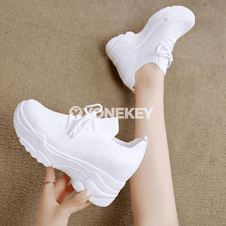 Zenanlar üçin mesh platform krasowkalar, ýeňil we dem alýan