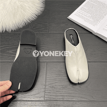Zenanlar üçin split-toe deri flat köwüşler, rahat mules