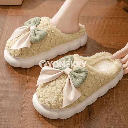 Zenanlar üçin ýyly öý şypbyklary, galyň tabanly gyş modeli