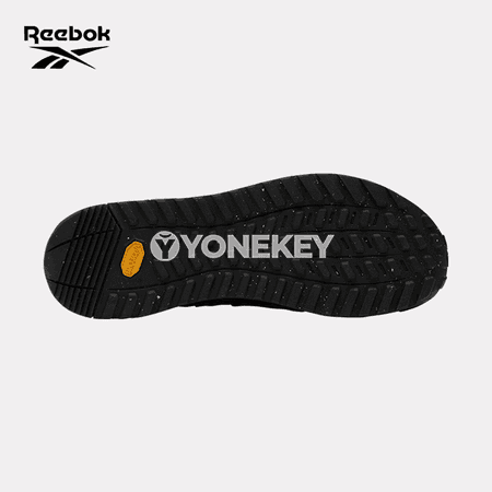 Oglanlar üçin niýetlenen örän owadan Reebok sport krasowka