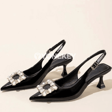 Zenanlar üçin uçly rhinestonely ökjeli ýazky sandallar.