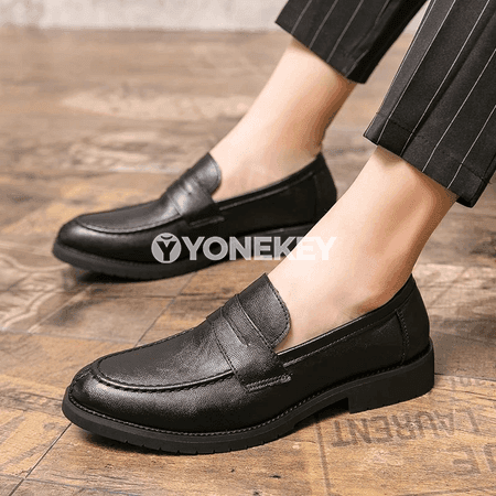 Erkekler üçin klassik loafer aýakgaplar — ofis we gündelik stil