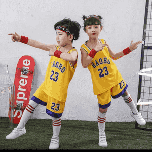Çagalar üçin niýetlenen 1 bölek komplekt sport eşikleri