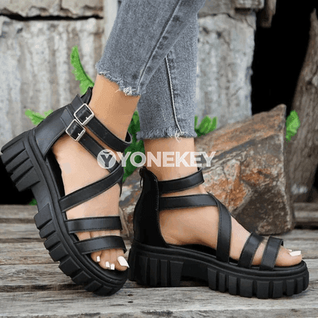 Zenanlar üçin platformaly Roman sandallar, tomusky rahat model
