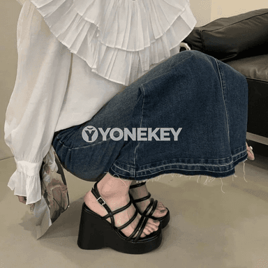 Aýal-gyzlar üçin platformaly ökçeli açyk sandal