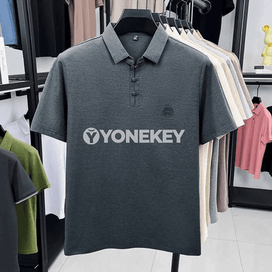 Erkekler üçin klassiki polo köýnek, gysga ýeňli, rahat we dem alýan