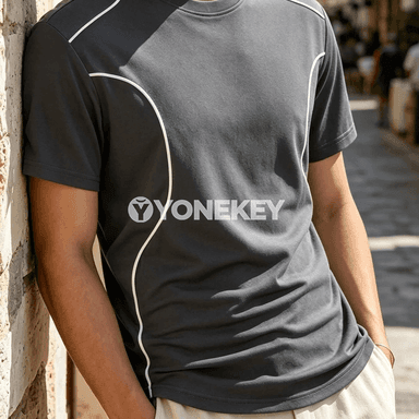 Erkekler üçin döwrebap ýeňil futbolka, dem alýan we tiz guradyjy