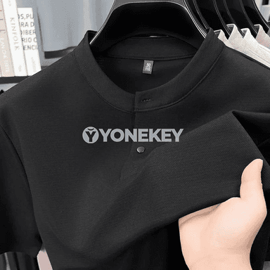 Erkekler üçin rahat dokma Henley boýunly gysga ýeňli futbolka