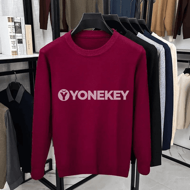 Erkekler üçin klassik örülen kross-ýakaly ýyly switer