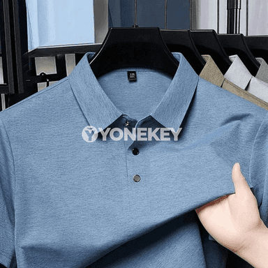 Erkekler üçin ýazlyk dem alýan birreňkli polo futbolka