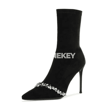 Uçly burunly, rhinestonely, inçe öküzçeli güýzki ýokary posasy