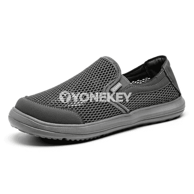 Erkekler üçin ýeňil dem alýan mesh krossowkalar, uly ölçegli, slip-on