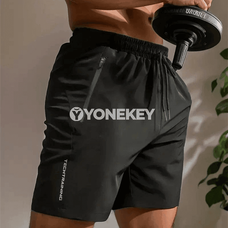 Erkekler üçin ýeňil, çalt gurýan sport şortikleri