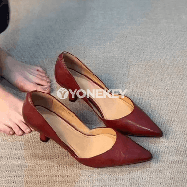 Zenanlar üçin ýazlyk ýokary ökdelik köwüşler, uçly burunly, sypaýy stil