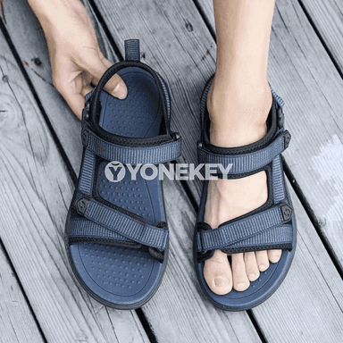 Erkekler üçin ýeňil kenar sandallary — tomusky rahat aýakgap