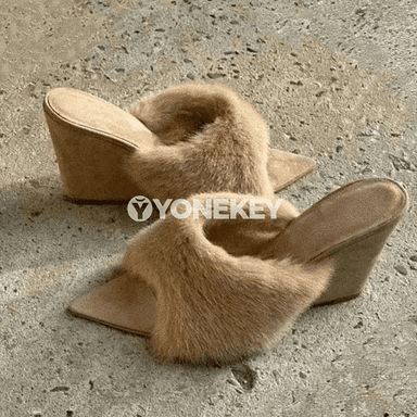Aýal-gyzlar üçin moda tüýli platformaly sandalýa, tomusky