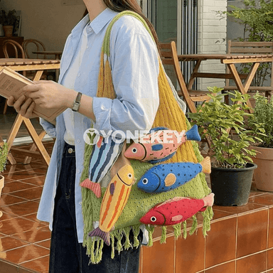 Tomus üçin uly göwrümli örülen egin sumka, boho stil