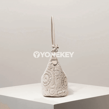Boho ýazlyk zenan sumkasy, ýarym aý şekilli, gülgüne nagyşly