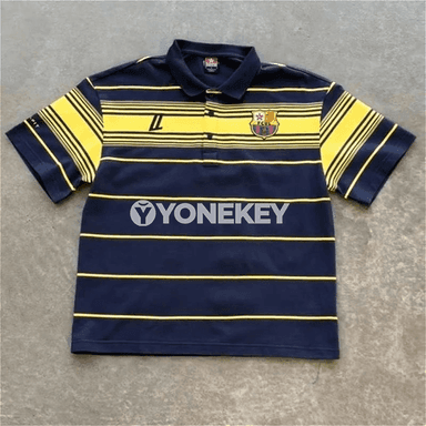 Y2k stilindäki erkek-zenan polo görnüşli zolakly giň futbolka