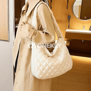 Zenanlar üçin uly ýyly quilted egin sumka, ýeňil moda model