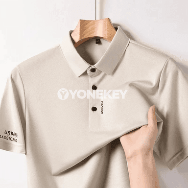 Erkekler üçin biznes-stil polo köýnek, gysga ýeňli, amatly we dem alýan
