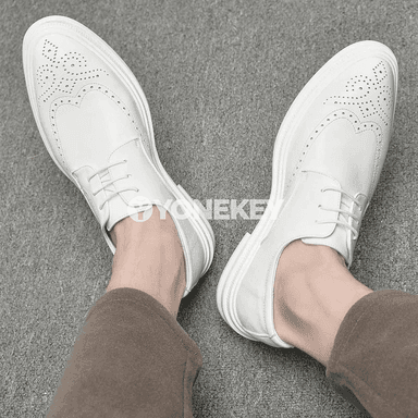 Ak erkekleriň klassiki ofis köwüşleri, lakly Oxford stil