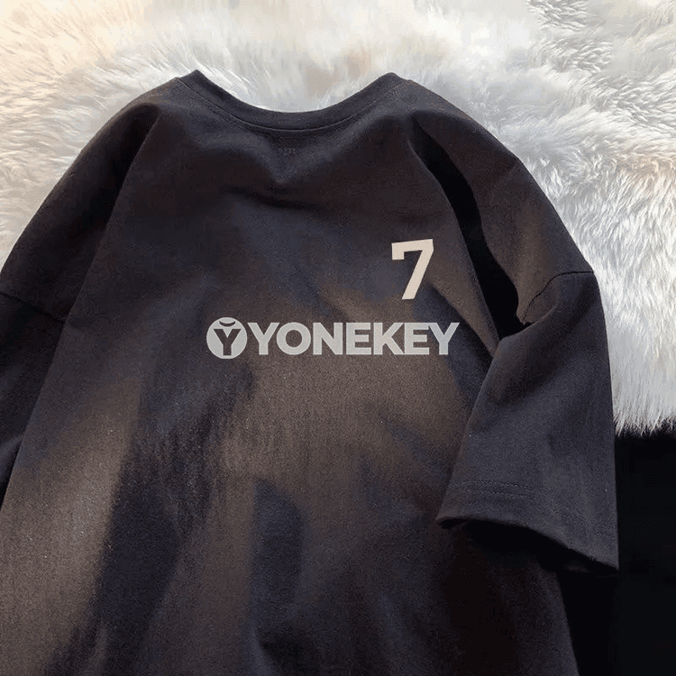 Erkekler üçin uly ölçegli çaply futbolka, gündelik stil