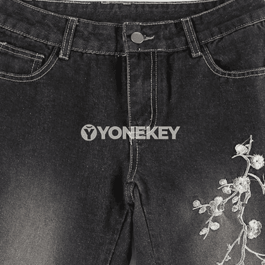 Zenanlar üçin ýokary belli giň balakly jinsiler, tikinli retro stil