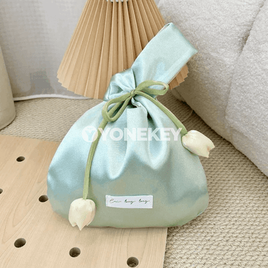 Tulip görnüşli toý el sumkasy, giň göwrümli, bezegli