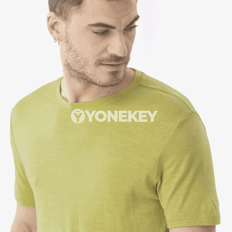 Erkek üçin merino ýüň ýeňil dem alýan sport futbolka