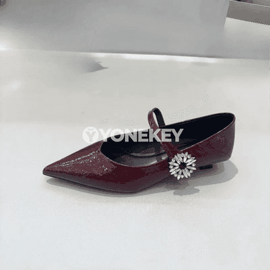 Zenanlar üçin rhinestone bezegli patent deri slingback köwüşler.