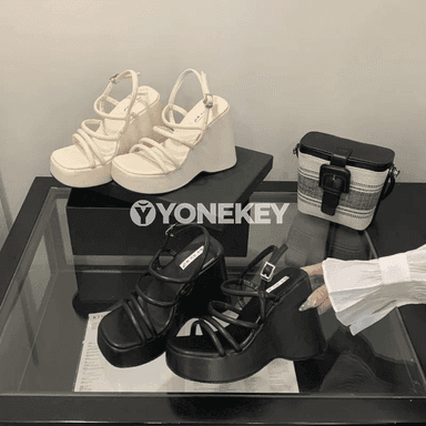 Aýal-gyzlar üçin platformaly ökçeli açyk sandal