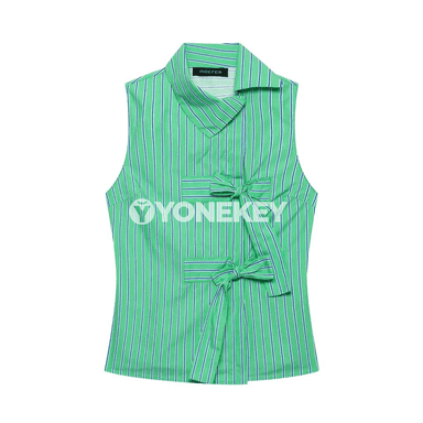 Aýal-gyzlar üçin ýaşyl zolakly dar ýeňsiz moda topy