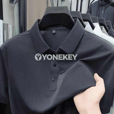Erkekler üçin dem alýan mesh polo köýnek, gysga ýeňli