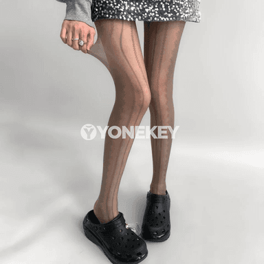 Zenanlar üçin inçe opak, geometrik nagyşly ýazky tights