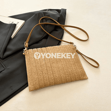 Zenanlar üçin tomuslyk saman egninden asylýan clutch sumka
