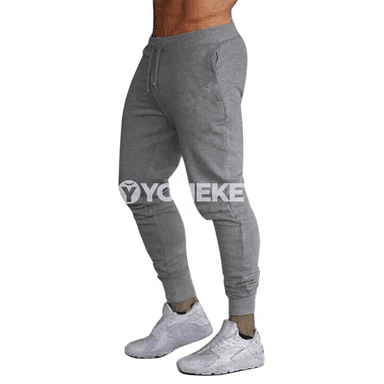Erkekler üçin sport jalbarlary – ylgaw we fitnes üçin ýeňil model